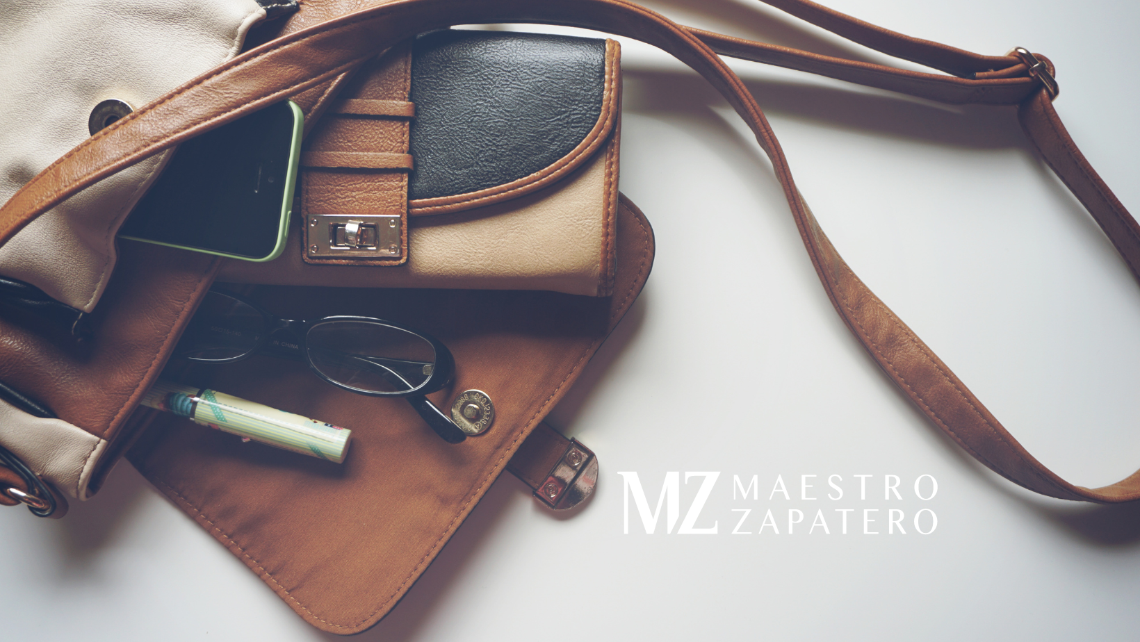 
          Cuidado de bolsos: 7 consejos imprescindibles para mantener tus accesorios como nuevos.
        