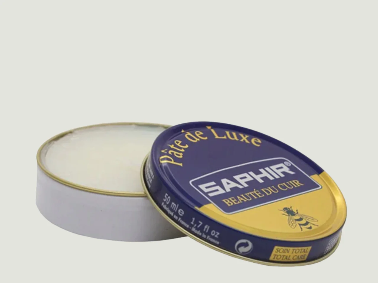 Lata de 50 ml de Saphir Pâte de Luxe en tono negro, pasta premium con ceras naturales para nutrir, proteger y dar brillo al cuero liso. Ideal para calzado de piel.